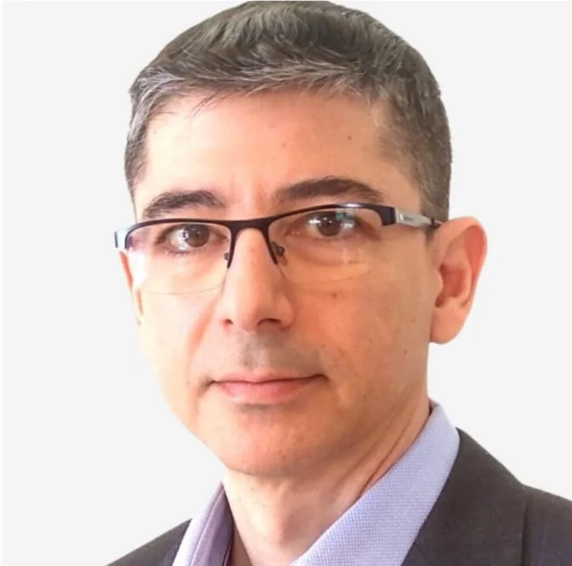 Jose Casado, Altum Vista's Senior Advisor, in glasses and suit, headshot on a light background.